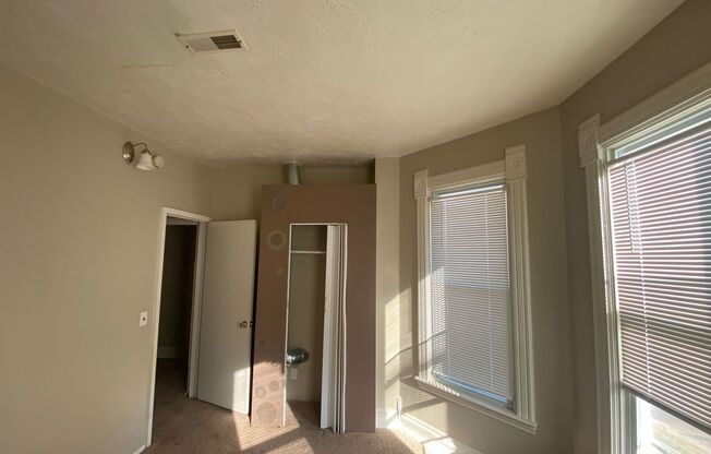 2 beds, 1 bath, $795, Unit Unit #4