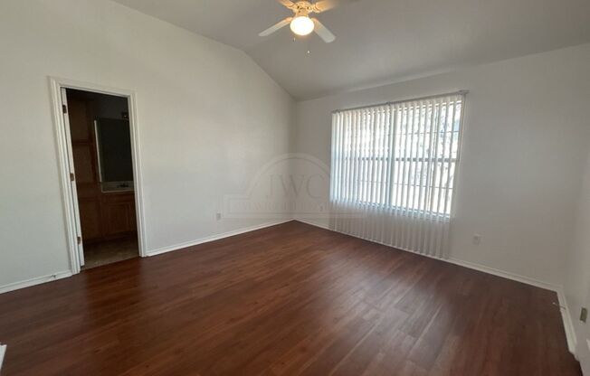 3 beds, 2 baths, $1,225, Unit 4411 July Unit B