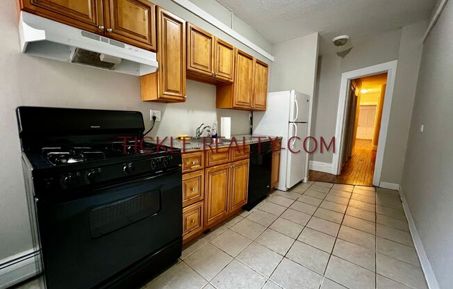 3 beds, 2 baths, $1,395, Unit 683A Averill