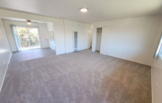 2 beds, 2 baths, 999 sqft, $2,595, Unit 423