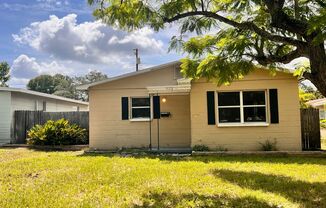 5128 16th St N St. Petersburg, FL 33703 MOVE IN SPECIAL!! $250 off 1st Months Rent!!!