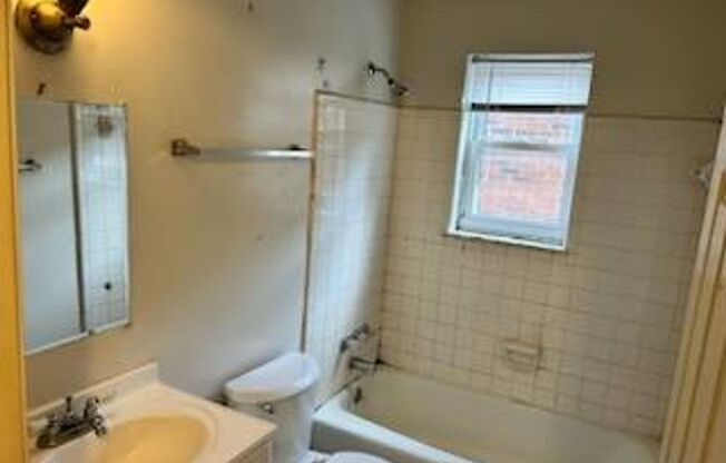 2 beds, 1 bath, $895