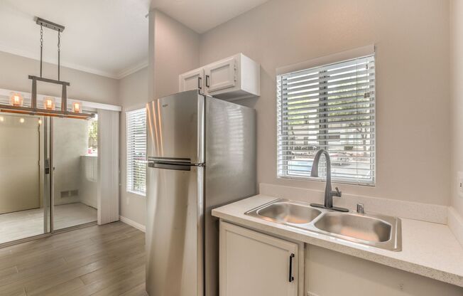 Beautiful Remodeled Condo located on the First floor with 2 bedrooms!