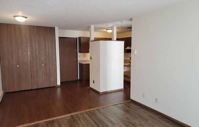 1 bed, 1 bath, $725, Unit 3633 Fairfax Street, 213