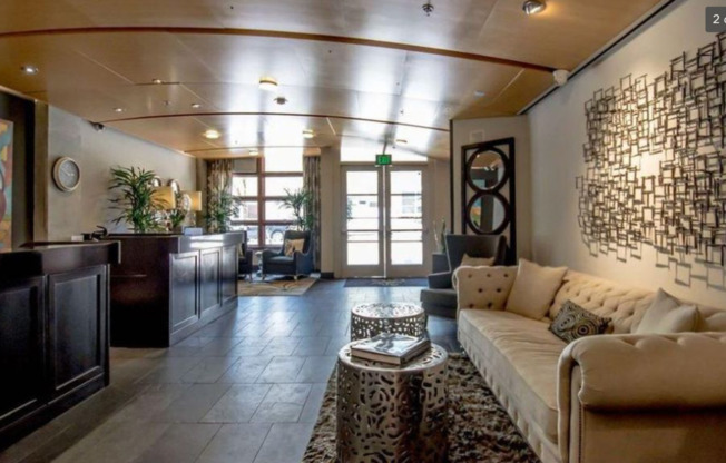 PARKLOFT!! Walk to Petco Park & all that East Village & Gaslamp have to offer!