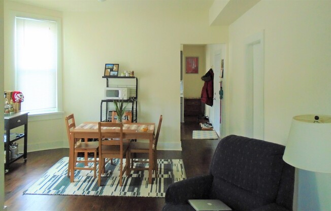 1329 W 18 ST