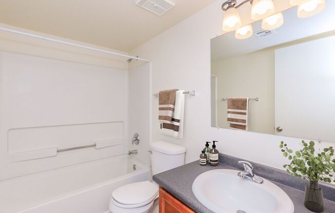 1 bed, 1 bath, 665 sqft, $1,200, Unit 225