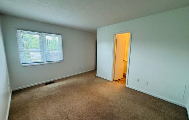 1152DM - 1425/1427 Sandy Circle- M