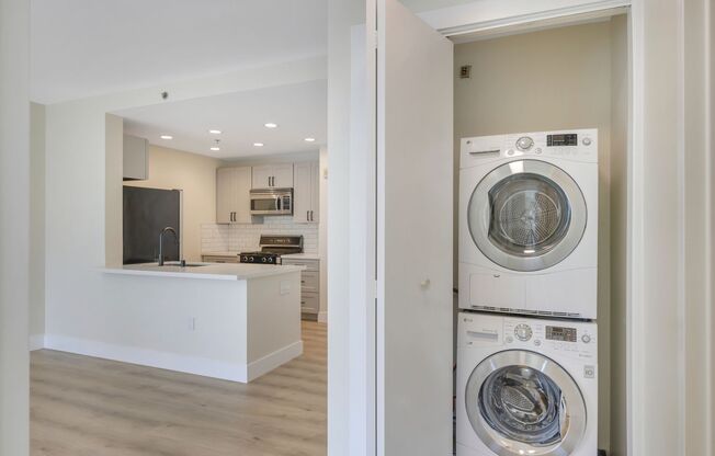 2 beds, 1 bath, 760 sqft, $2,698, Unit 604