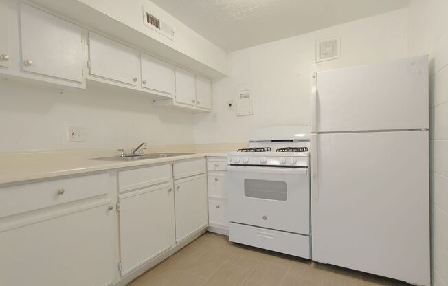 1 bed, 1 bath, 700 sqft, $800, Unit Unit 8