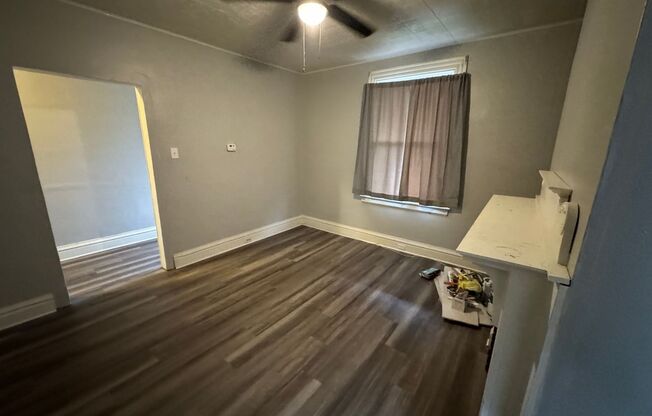 2 beds, 1 bath, $1,295