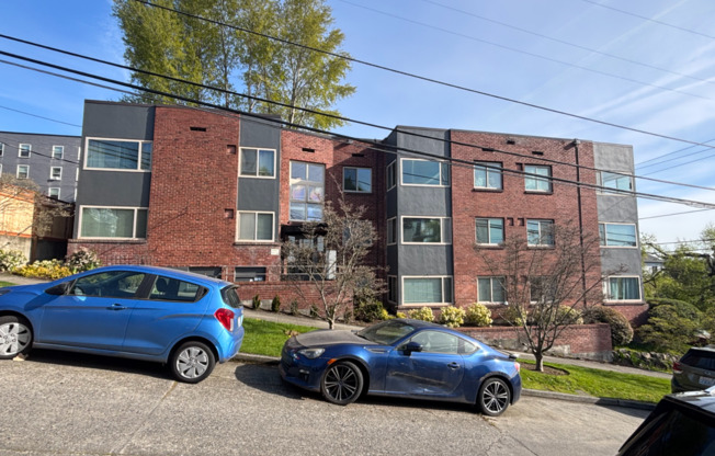 2424 E DENNY WAY