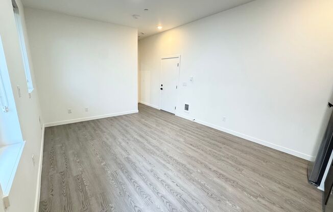 1 bed, 1 bath, 420 sqft, $1,525, Unit 15