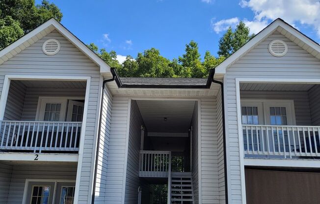2 beds, 2 baths, 884 sqft, $1,090, Unit 179 2C