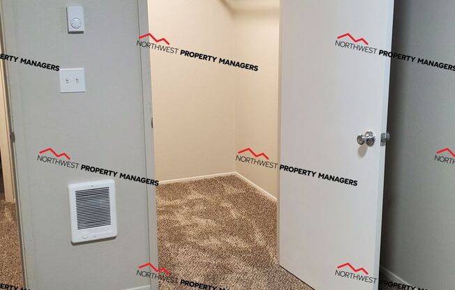 1 bed, 1 bath, 585 sqft, $1,195, Unit E15