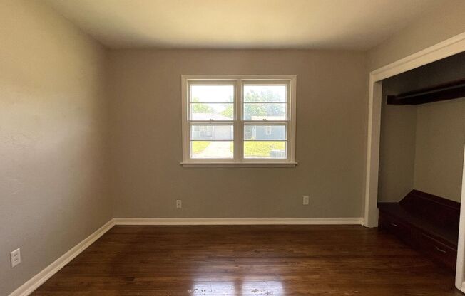 3 beds, 1 bath, $1,099