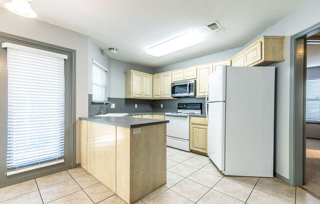 3 beds, 2 baths, $1,395