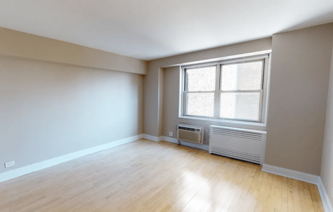 2 beds, 1 bath, 1,010 sqft, $8,295, Unit 35L