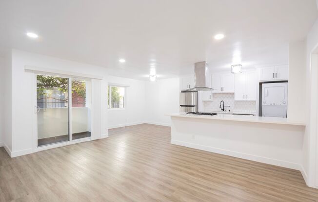 1235 N OGDEN DR