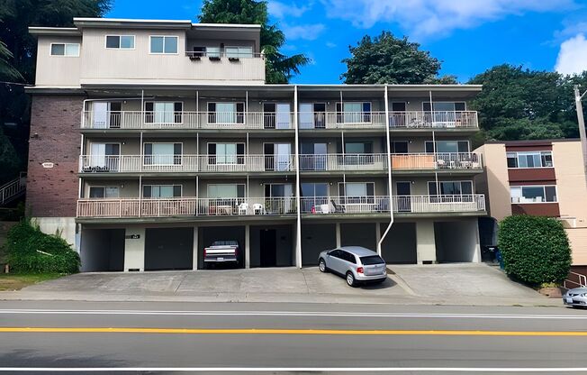 The Dexter - Located on Dexter Ave is steps from the Fremont Bridge