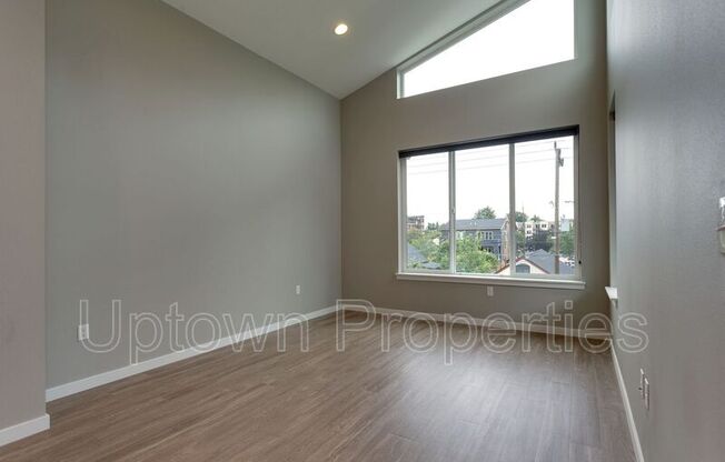 3563 N Gantenbein Avenue #302