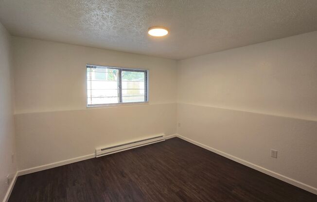 2 beds, 1 bath, $1,050, Unit Apt 3