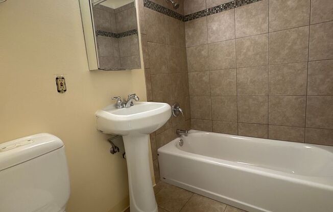 Studio, 1 bath, 375 sqft, $825, Unit 604