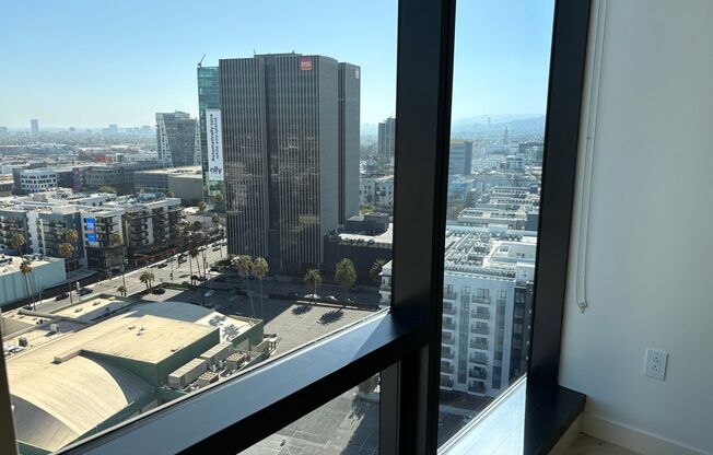 1 bed, 1 bath, 830 sqft, $3,755, Unit 1911