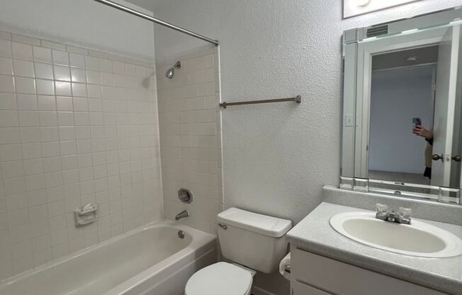 1 bed, 1 bath, 660 sqft, $900, Unit 26-1310