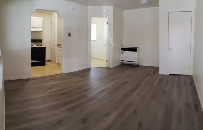 Studio, 1 bath, 380 sqft, $750, Unit 02