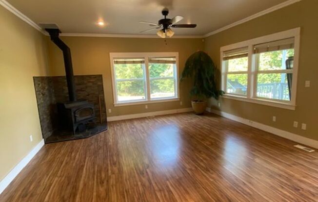 Charming home located in beautiful Orting!