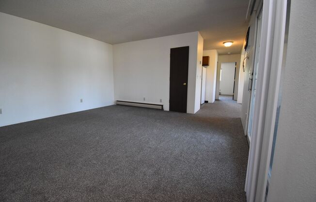 2 beds, 1 bath, $1,600, Unit 41