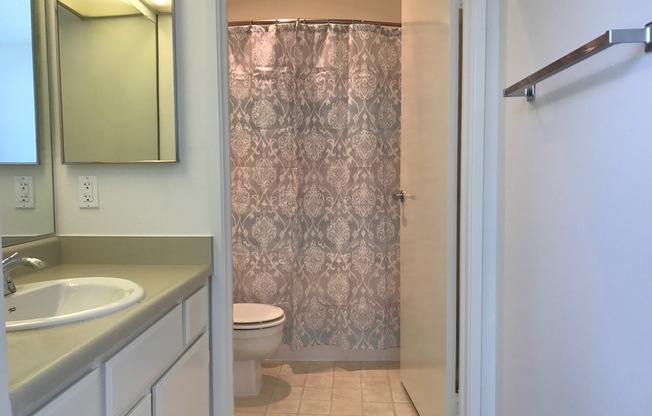 2 beds, 2 baths, 1,000 sqft, $2,950, Unit 420