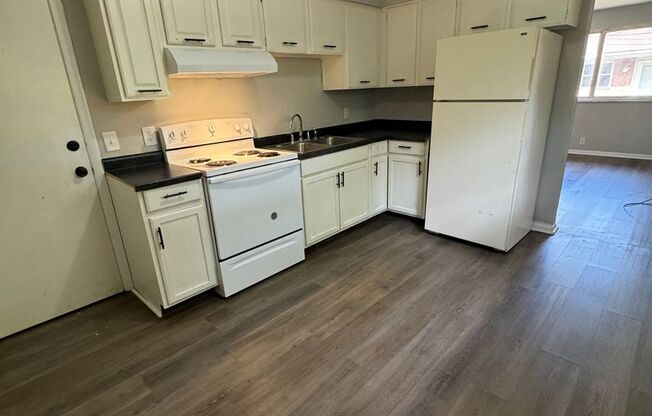 2 beds, 1 bath, $795, Unit #2