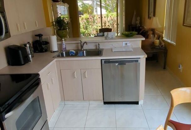 1481 SW 105TH AVE PEMBROKE PINES, FL 33025