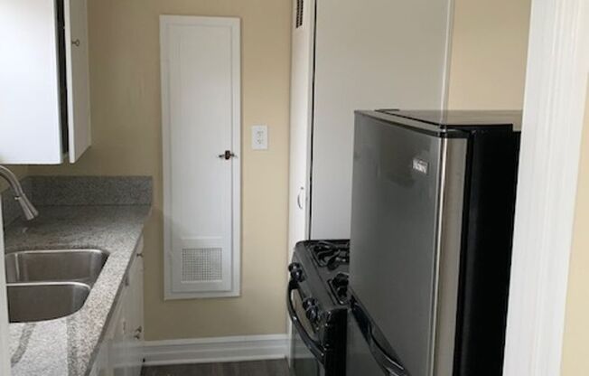 Studio, 1 bath, 375 sqft, $2,200, Unit E