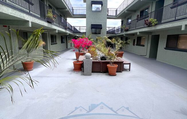 Spacious 2 Bedroom 1 Bathroom Upstairs Condo