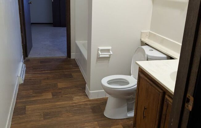 2 beds, 1.5 baths, 1,000 sqft, $1,451, Unit 8199-8199E