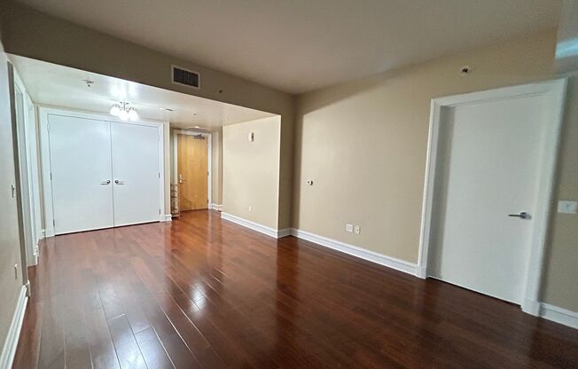 2 beds, 2 baths, $2,300, Unit # 707