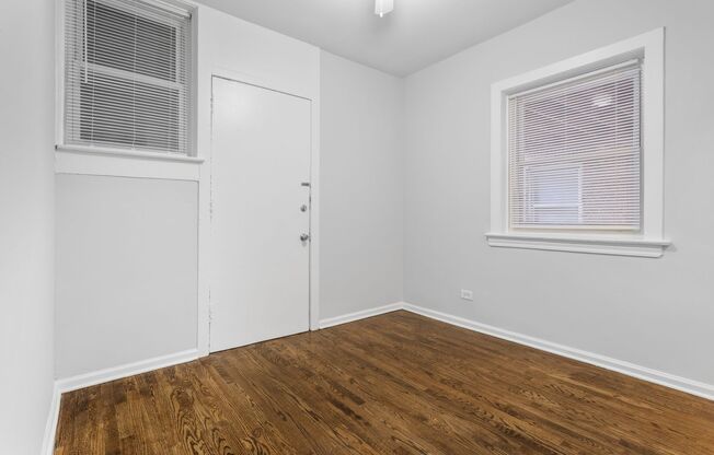 3 beds, 1 bath, 632 sqft, $2,350, Unit 1460-209