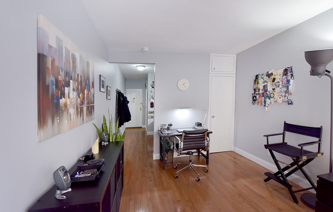 312 W 23 ST