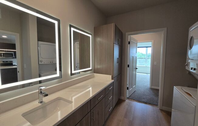 1 bed, 1 bath, 925 sqft, $2,060, Unit 8421-239
