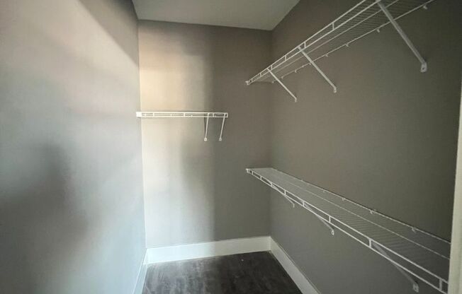 1 bed, 1 bath, 824 sqft, $975