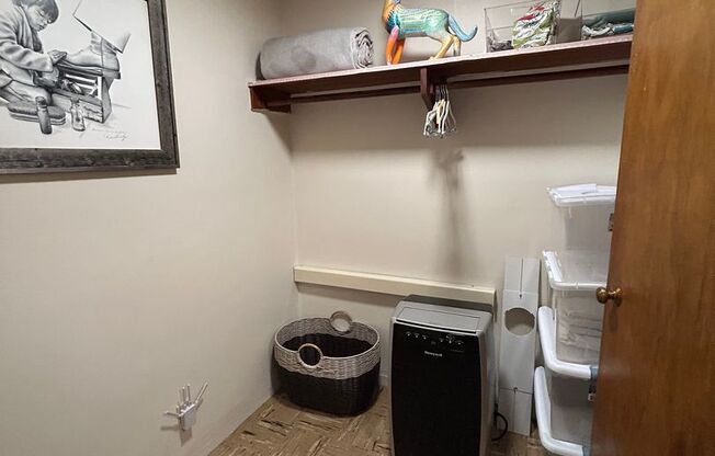 Studio, 1 bath, 423 sqft, $1,175, Unit 214