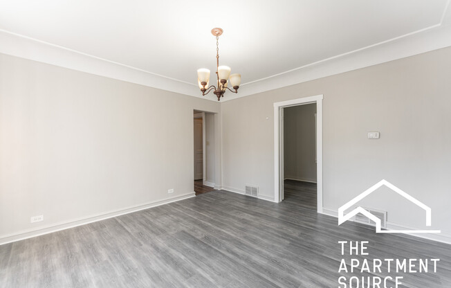 2853 W DICKENS