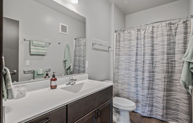 3 beds, 2 baths, 1,015 sqft, $2,355, Unit 206