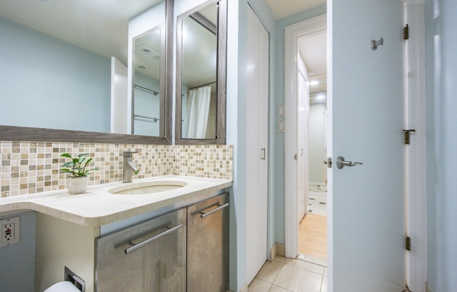 1 bed, 1 bath, 863 sqft, $3,500, Unit 703