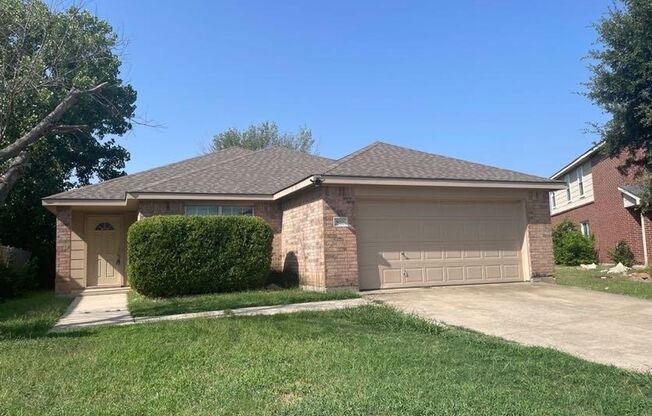 820 Eagle Drive, Saginaw, Texas 76131