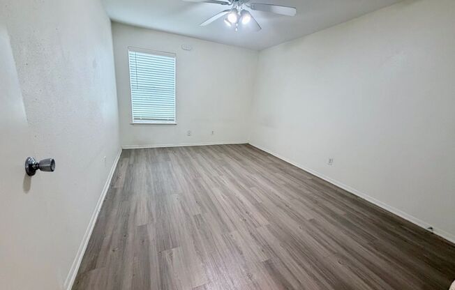 2 beds, 1 bath, 900 sqft, $1,399, Unit LAW15-111