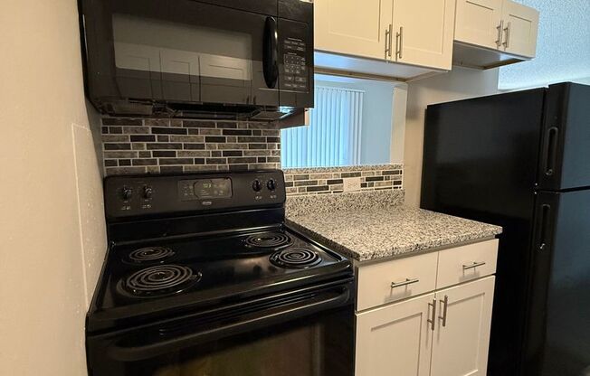2 beds, 2 baths, 966 sqft, $1,100, Unit 806